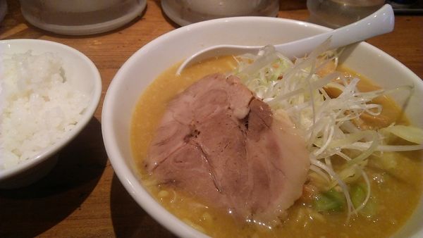 「味噌らーめん 820円＋ライス（小） 100円」@ラーメン 嘉祥の写真