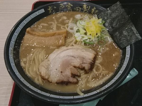 「濃厚中華そば」@松戸富田製麺 三井アウトレットパーク木更津店の写真