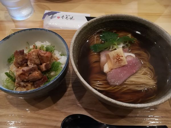 「アゴと貝出汁の醤油そば＋とろけるチャーシュー丼」@麺家 幸先坂の写真
