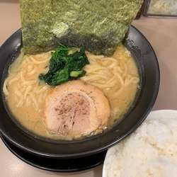醤油豚骨ラーメン(麺ヤワ)710円 ライス無料