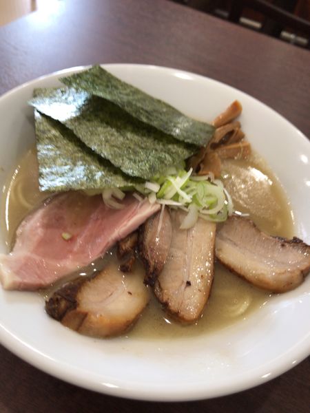 「特製豚骨煮干蕎麦（１０５０円）」@中華蕎麦 萌芽の写真