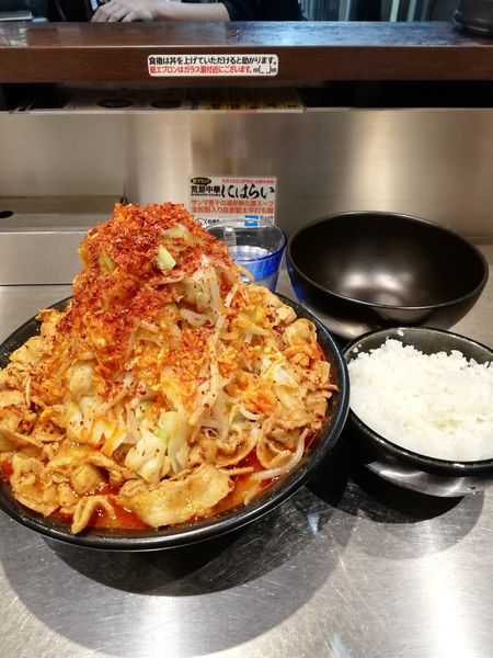 「鬼紅らーめん+メガ盛　1310円」@麺創研 紅 府中の写真