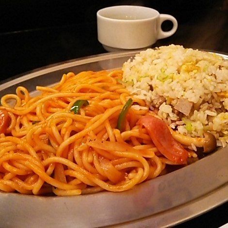 「【ハーフ＆ハーフ(通常盛)】 焼メシ250gと焼スパ(ナポリ」@焼メシ焼スパ 金太郎の写真