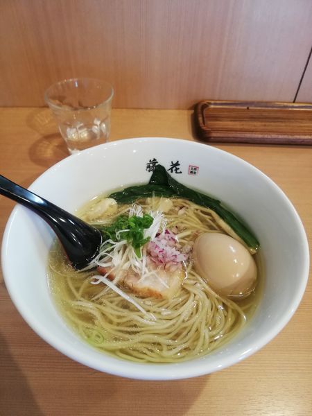 「塩らぁ麺　塩　850円　クーポン味玉」@支那蕎麦屋 藤花の写真