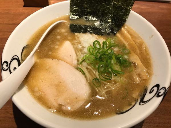 「濃厚白湯煮干そば　850円」@濃厚鶏そば シロトリコの写真