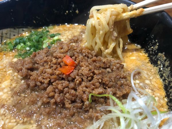 「坦々麺　半ライス　850円　50円」@豆でっぽうの写真