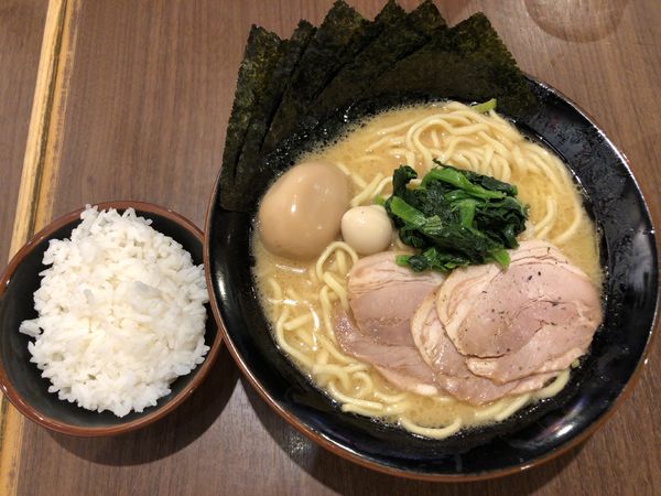 「MAXラーメン醤油(硬・濃・脂普通)」@横濱家系ラーメン 壱角家 川越店の写真