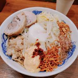 豚増しまぜそば（卵あり） 倍盛り 全マシ