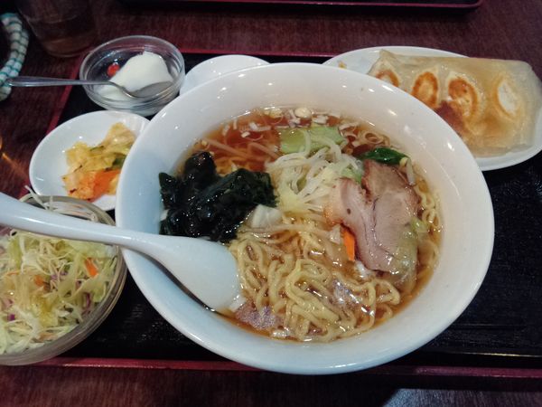 「餃子ラーメンセット７５０円」@中国家庭料理 你好 町屋店の写真