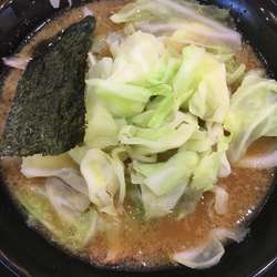 嵐げんこつらあめん720円＋キャベツ