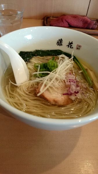 「塩らぁ麺（８５０円）＋大盛（１２０円）」@支那蕎麦屋 藤花の写真
