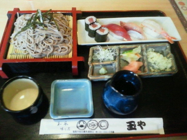 「寿しとざるそば 1100円」@和風味な店 玉やの写真