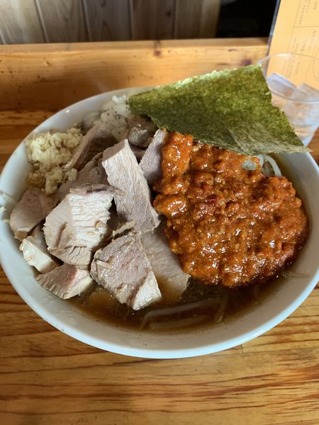 「豚入りオロチョンラーメン　中盛り」@にかいやの写真