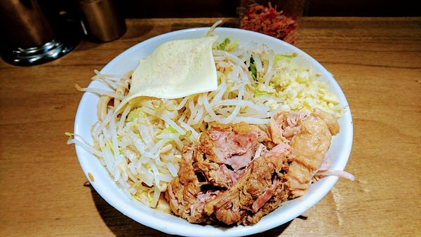 「えびラーメン(ヤサイ少なめ･ニンニク)+鰹節･チーズ」@MEN YARD FIGHTの写真