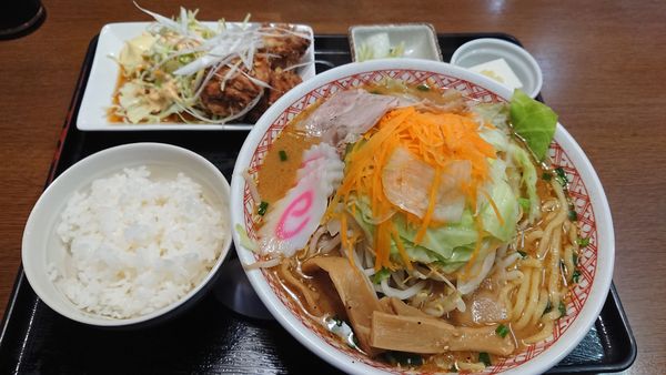 「味噌野菜ﾗｰﾒﾝ815円+他」@めん丸 神栖店の写真