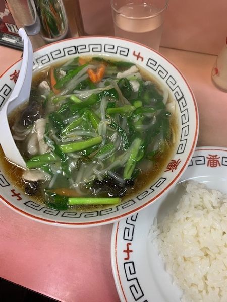 「ニラソバ 700円　半ライス100円」@十番の写真