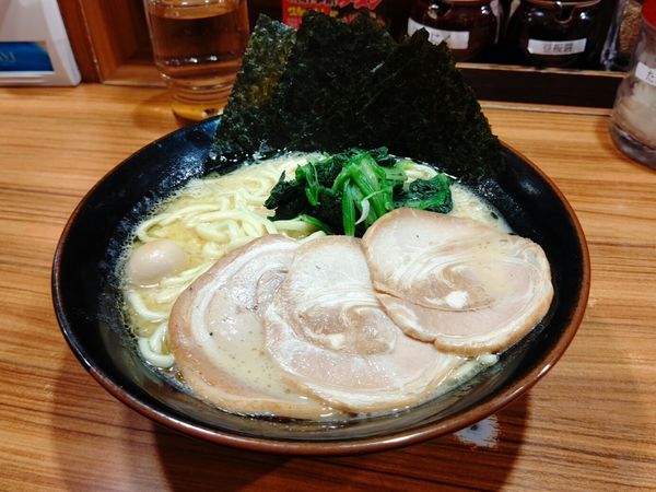 「ＭＡＸラーメン(並盛)1,000円」@横浜家系ラーメン 壱角家 八重洲店の写真