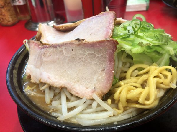 「野菜ﾁｬｰｼｭｰﾒﾝ（3枚）900円」@柏 王道家の写真