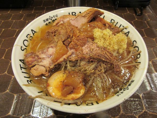 「限定　味噌ラーメン（９００円）＋肉増し３００円」@茨城豚そば 特龍 本店の写真