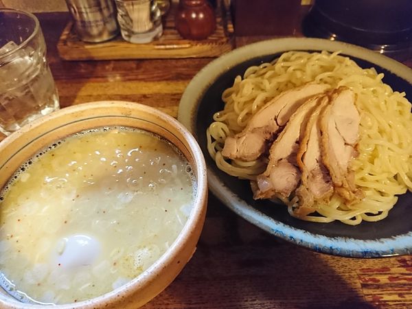 「白湯つけめん+鶏ちゃあしゅう+味玉」@麺・酒処 ぶらりの写真