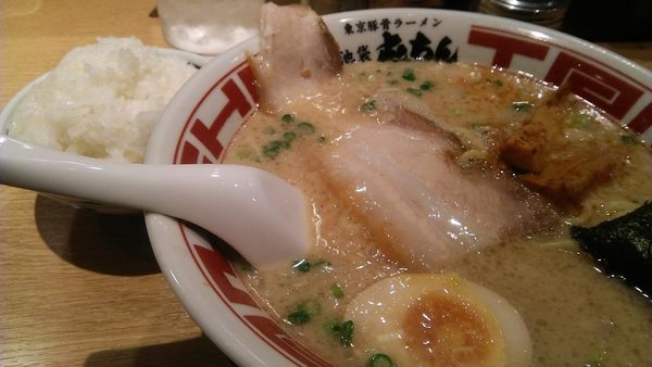 「東京豚骨ラーメン 780円＋ライス無料（だったかな）」@屯ちん 川崎店の写真