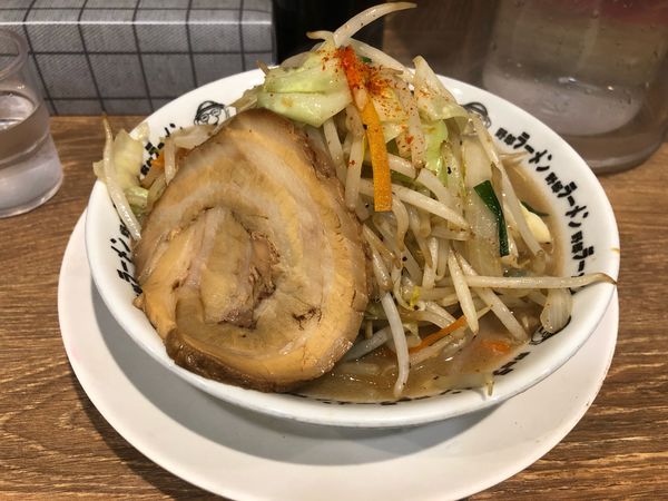 「野郎ラーメン 830円＋パンチ汁濃いめ」@野郎ラーメン 品達品川本店の写真