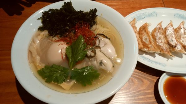 「【数量限定】ゆず香る牡蠣塩そば¥880+煮玉子¥100+餃子」@麺屋 真心の写真