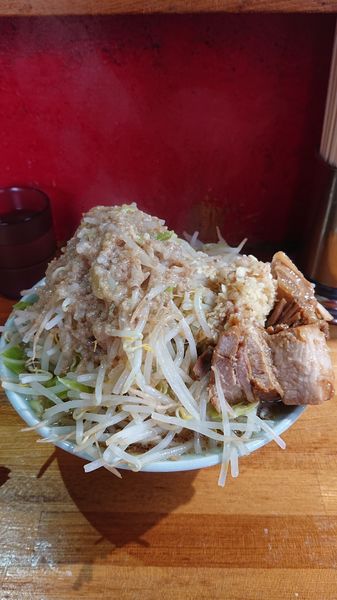 「ラーメン  野菜多め  ニンニク  アブラ」@ラーメン髭の写真