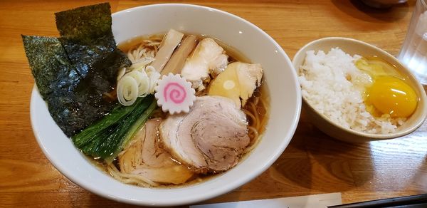 「しなそば肉増し　卵かけごはん」@しなそば 天味の写真