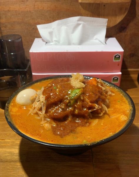 「味玉どて辛めん 野菜増し バラ肉倍増」@どてちん 習志野店の写真