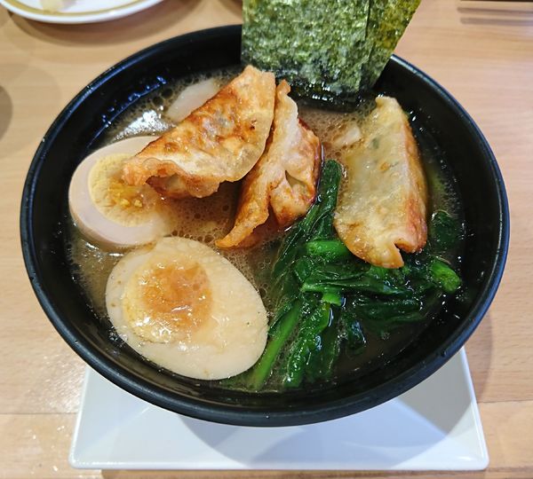 「ゼンブのせ家系ラーメン(590円+税)」@かっぱ寿司 川越店の写真