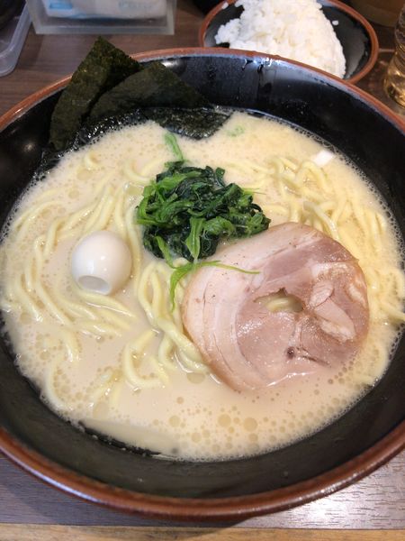 「家系ラーメン塩(麺普通・濃・油普通)」@横濱家系ラーメン 壱角家 川越店の写真