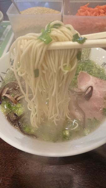 「ねぎらーめん＋きくらげ＋替え玉２つ」@博多長浜らーめん いっきの写真