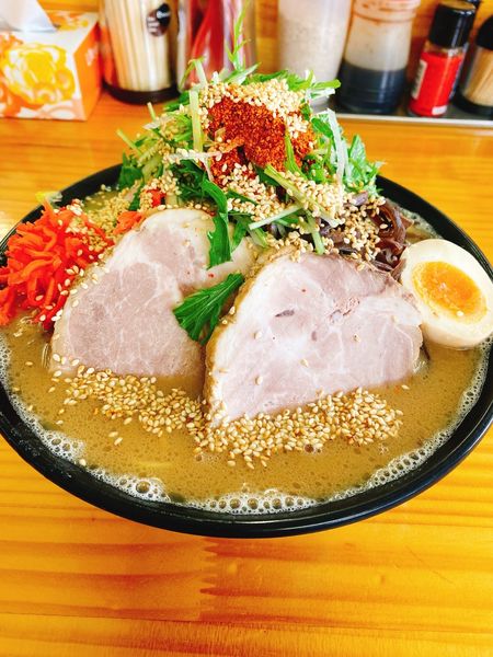 「キクラゲ塩豚骨チャーシュー」@豚骨ラーメン 新井商店の写真