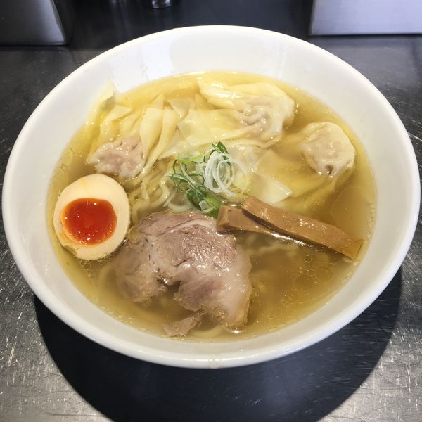 「塩ワンタン麺」@自家製麺 らあめん吟の写真