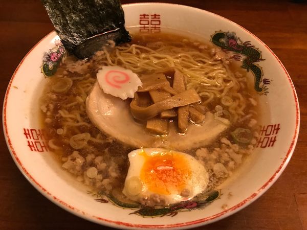 「醤油こってり背脂にんにくラーメン　660円」@麺処 欅屋の写真