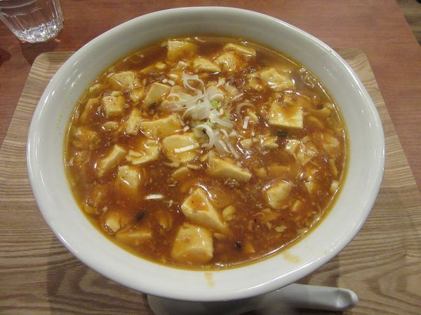 「麻婆らーめん（７２０円）＋ひなの唐揚げハーフ５７０円」@金の馬結の写真