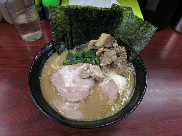 「菊名盛ラーメン(並)：900円」@横浜ラーメン武蔵家 菊名店の写真