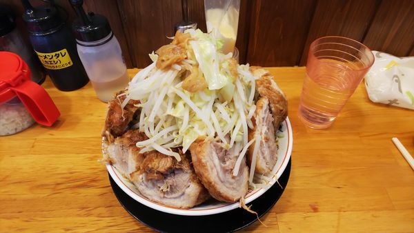 「野菜マシマシと脂普通のダブル豚マシ プチラーメン」@らーめんぶっ豚 八王子店の写真