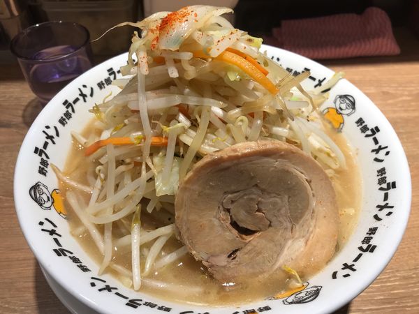 「豚骨野郎ラーメン 大盛 1080円」@野郎ラーメン 新橋駅前店の写真