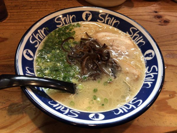 「博多ShinShinらーめん」@博多らーめん ShinShin 天神本店の写真