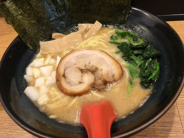 「塩豚骨ラーメン」@武松家 駅前大通り店の写真