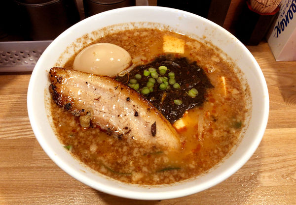 「ブラックラーメン・辛さ控えめ(850円)」@まっちゃんラーメン 一筋 葛飾立石本店の写真
