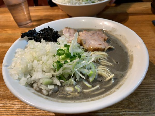 「極濃厚煮干しそば＋玉ねぎ」@中村屋総本山の写真