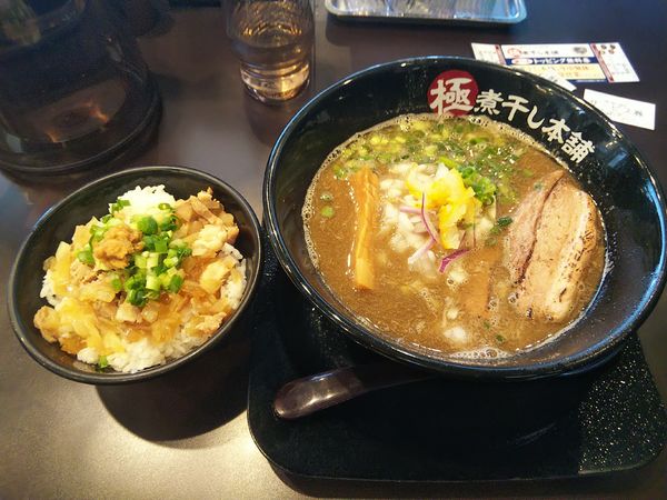 「煮干し豚骨ラーメン+わさびチャーシュー丼」@極煮干し本舗 荒川沖店の写真