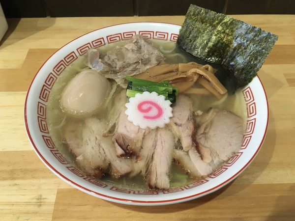 「キリン一番搾り生ジョッキ→ 塩らーめん＋味玉＋豚バラなんこつ」@柳麺かいとの写真