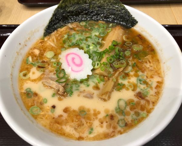 「燻製醤油ラーメン」@らーめんたいざん 海老名SA店の写真