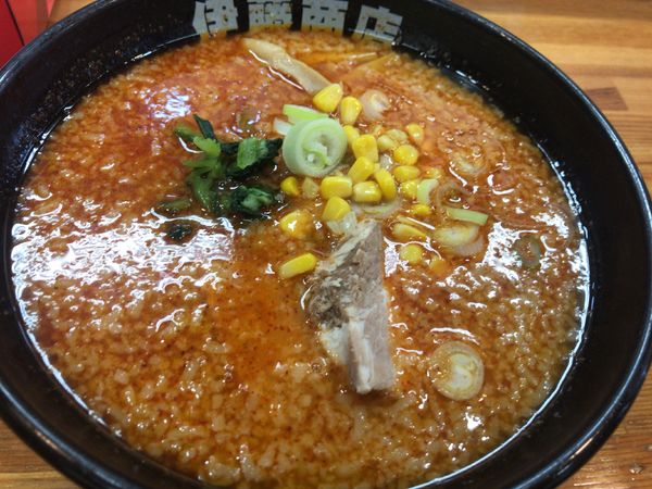 「白の辛味噌らあめん900円」@伊藤商店 吉倉店の写真