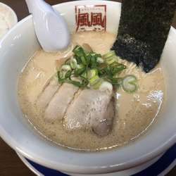 とんこつランチ・唐揚げ２個・ライス