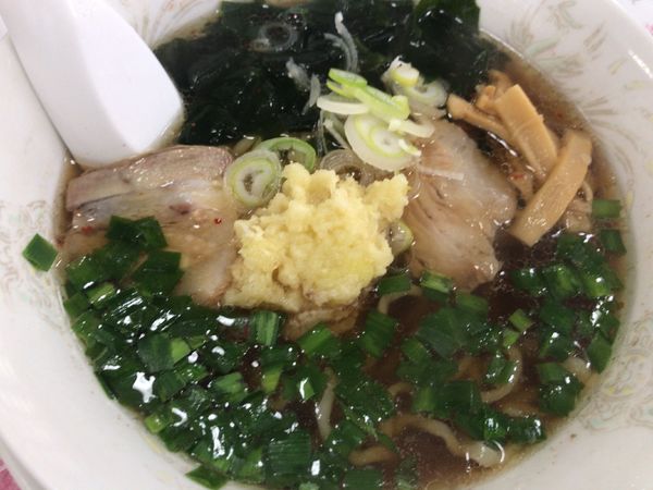 「特製ニンニクラーメン750円」@二の宮食堂の写真